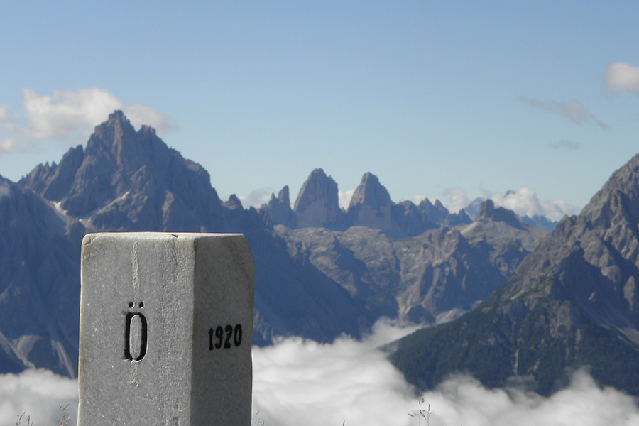 Grenzstein Dolomiten